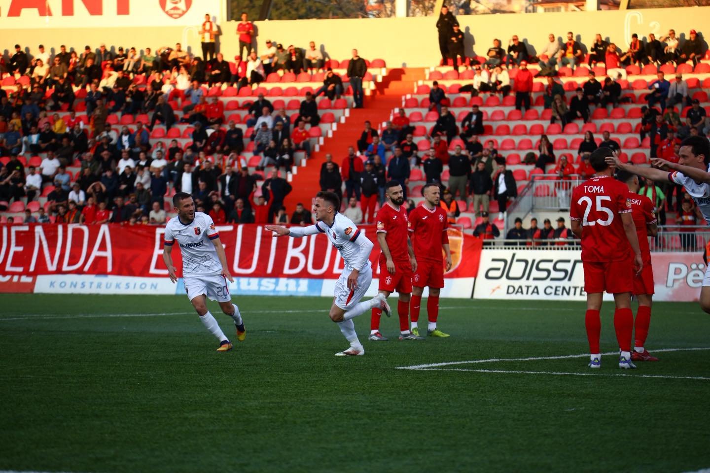 dodaj vllaznia partizani